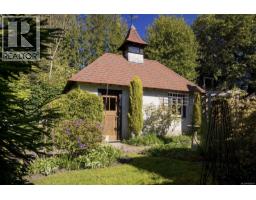 1648 Rockland Ave, Victoria, BC V8S1W7 Photo 39