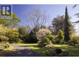 1648 Rockland Ave, Victoria, BC V8S1W7 Photo 40