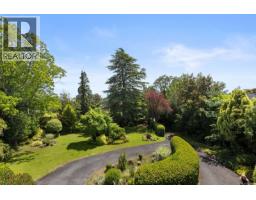 1648 Rockland Ave, Victoria, BC V8S1W7 Photo 42