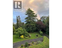 1648 Rockland Ave, Victoria, BC V8S1W7 Photo 43