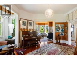 Porch - 1648 Rockland Ave, Victoria, BC V8S1W7 Photo 8