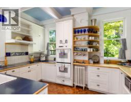 Studio - 1648 Rockland Ave, Victoria, BC V8S1W7 Photo 9