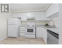 Bathroom - 104 - 10 Laurelcrest Street, Brampton, ON L6S5Y3 Photo 7