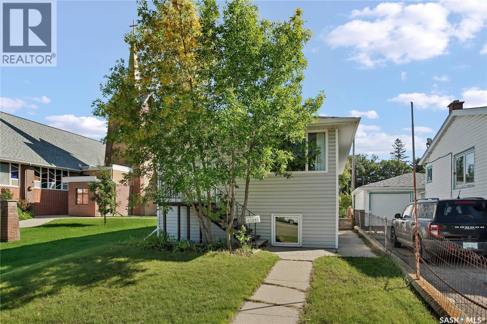 1209 Broadway AVENUE - 25