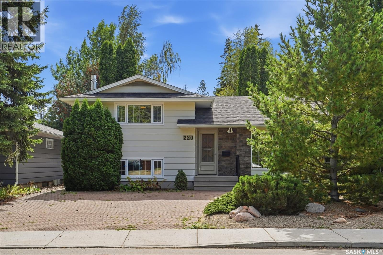 220 Garrison CRESCENT, Saskatoon Saskatchewan — photo 2