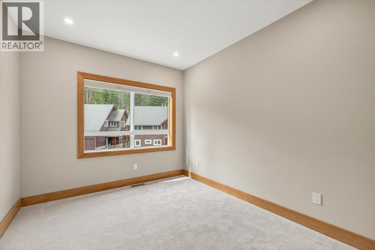 #43 4576 Timberline Crescent - 33