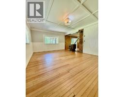 Living room - 4019 Saunders Road, Passmore, BC V0G2J0 Photo 7