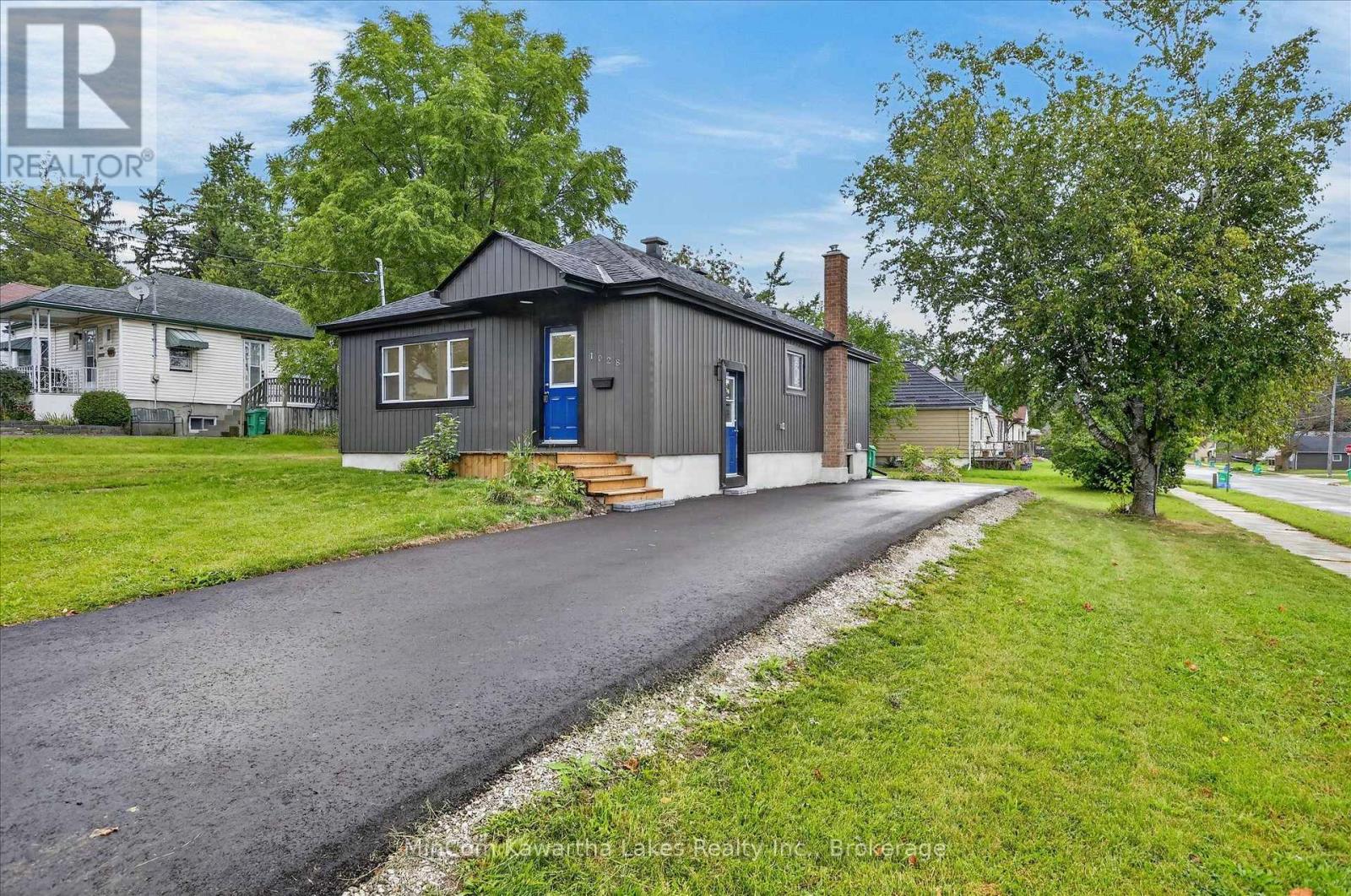 1028 WESTERN AVENUE, Peterborough (Otonabee Ward 1) — photo 1