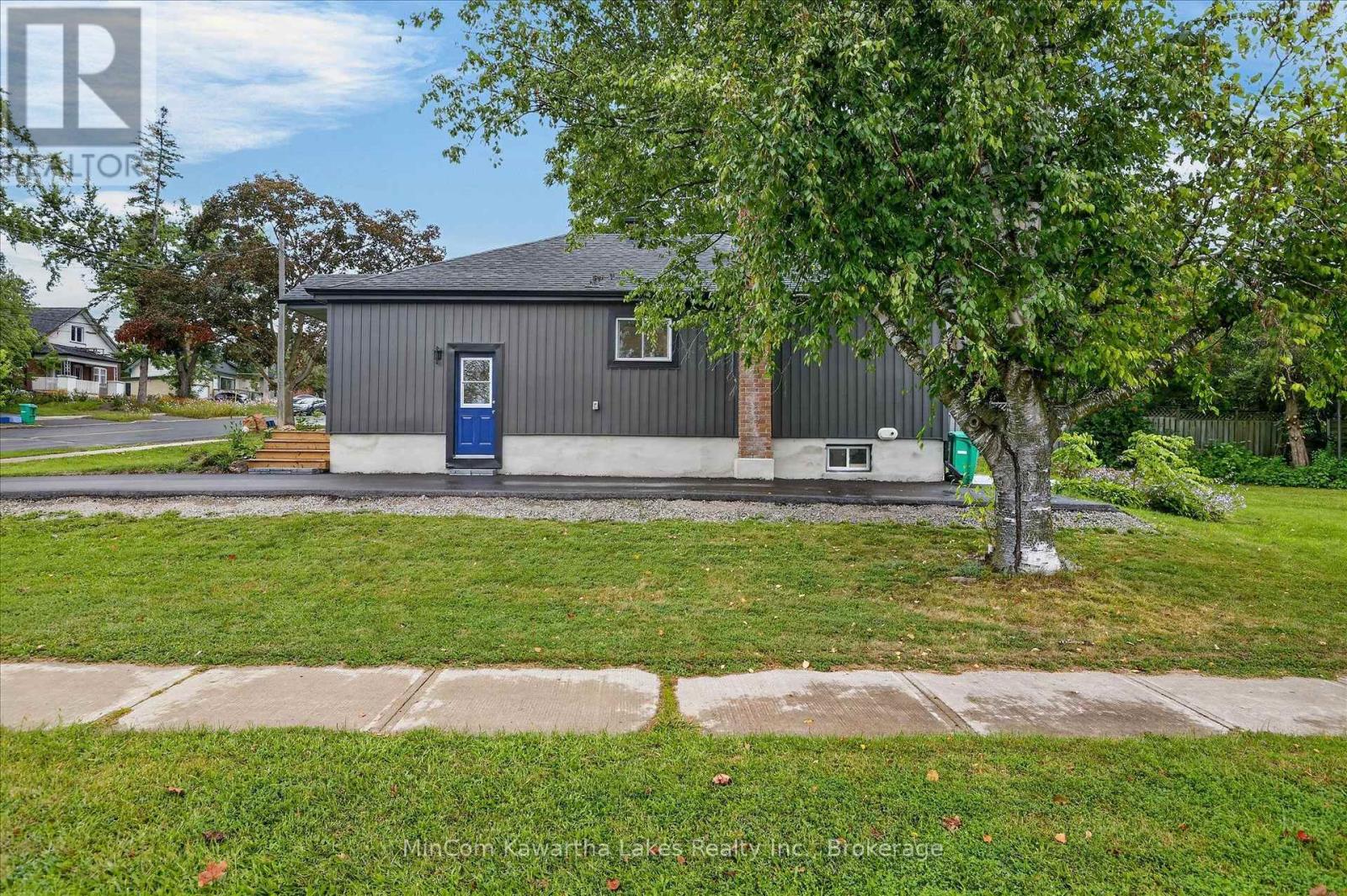1028 WESTERN AVENUE - 44