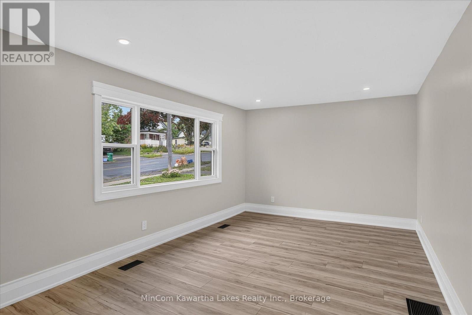 1028 WESTERN AVENUE, Peterborough (Otonabee Ward 1) — photo 8