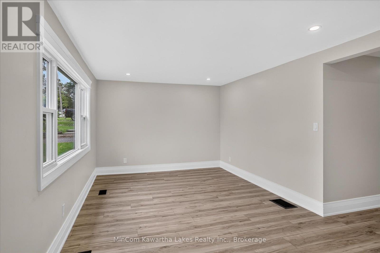1028 WESTERN AVENUE, Peterborough (Otonabee Ward 1) — photo 9