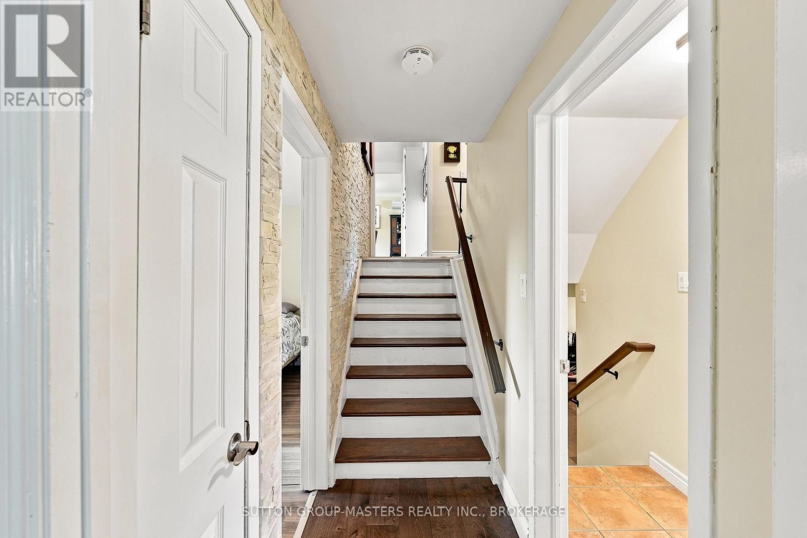 732 CENTRE STREET - Image 39