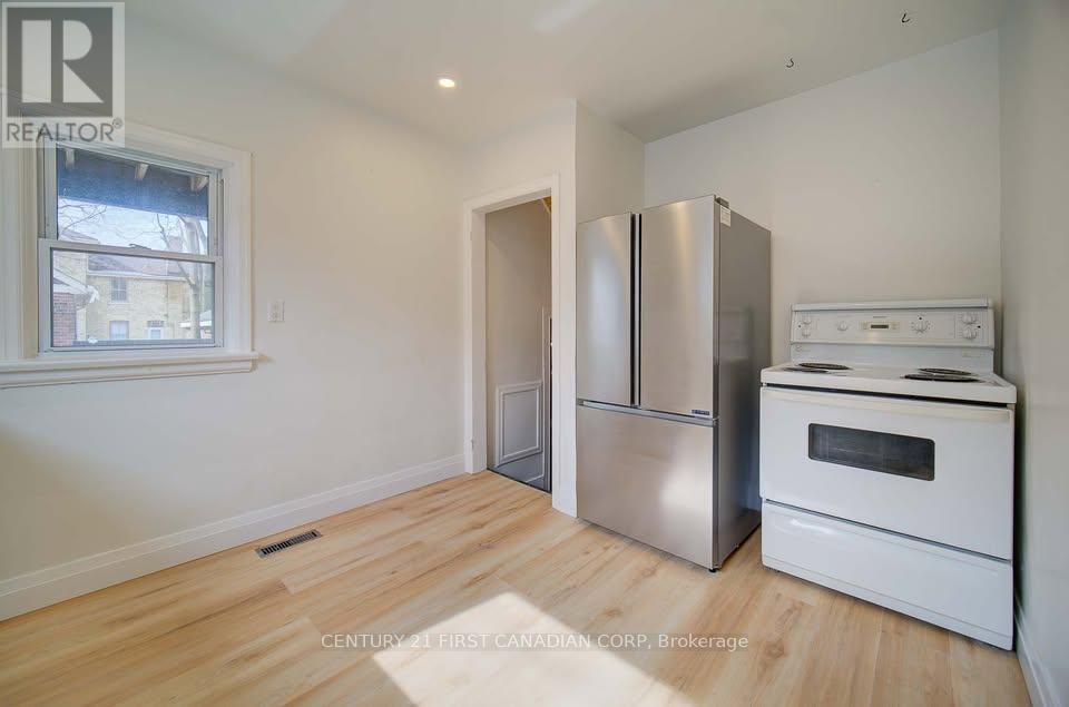 3 - 581 TALBOT STREET, London East (East F) — photo 4