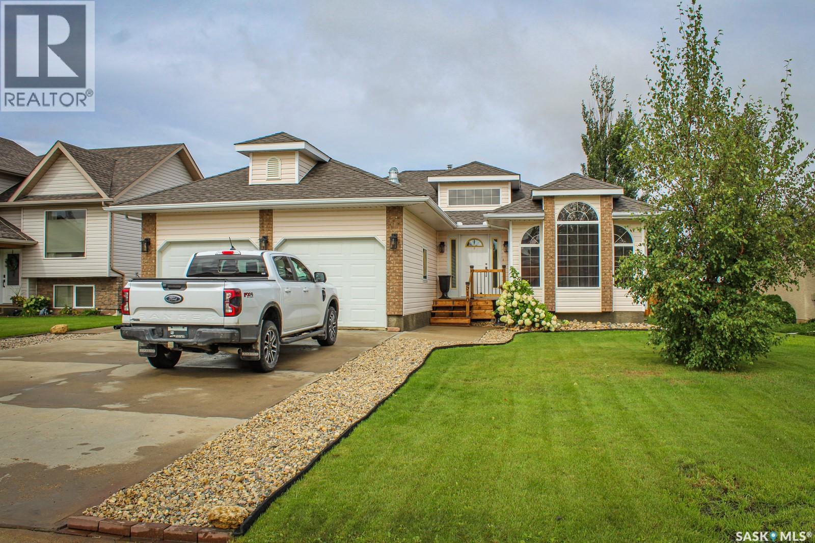 510 Park AVENUE E, Melfort — photo 1