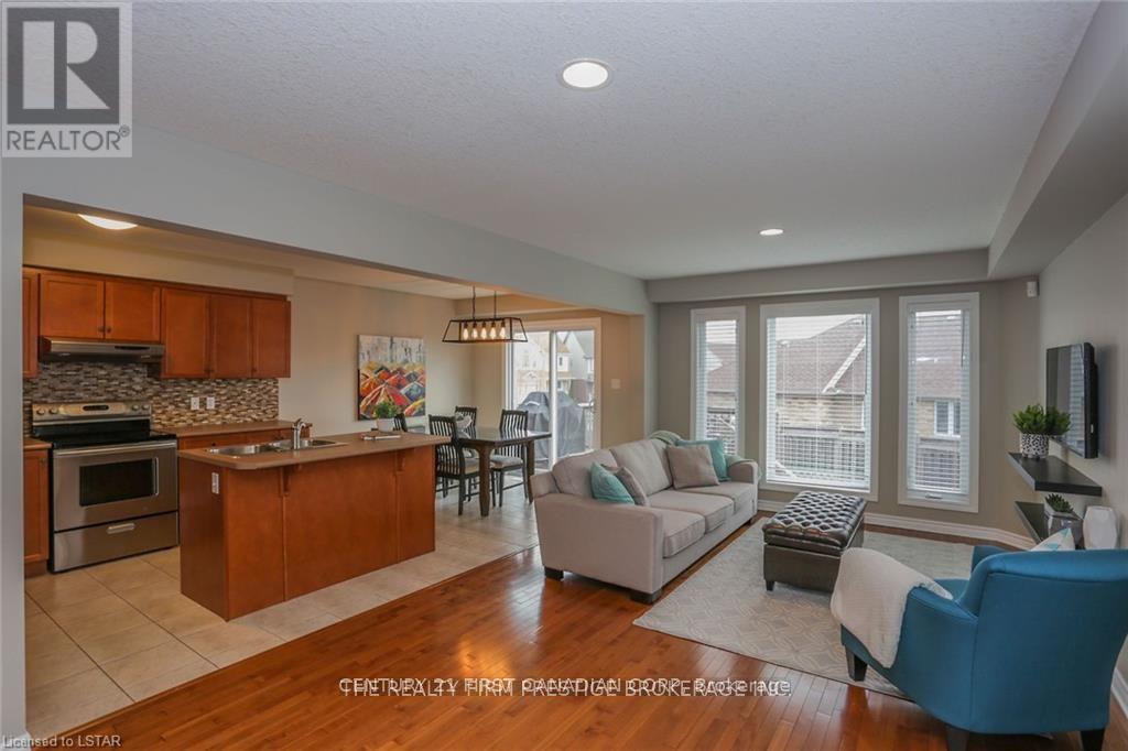 950 Oakcrossing Road — photo 10