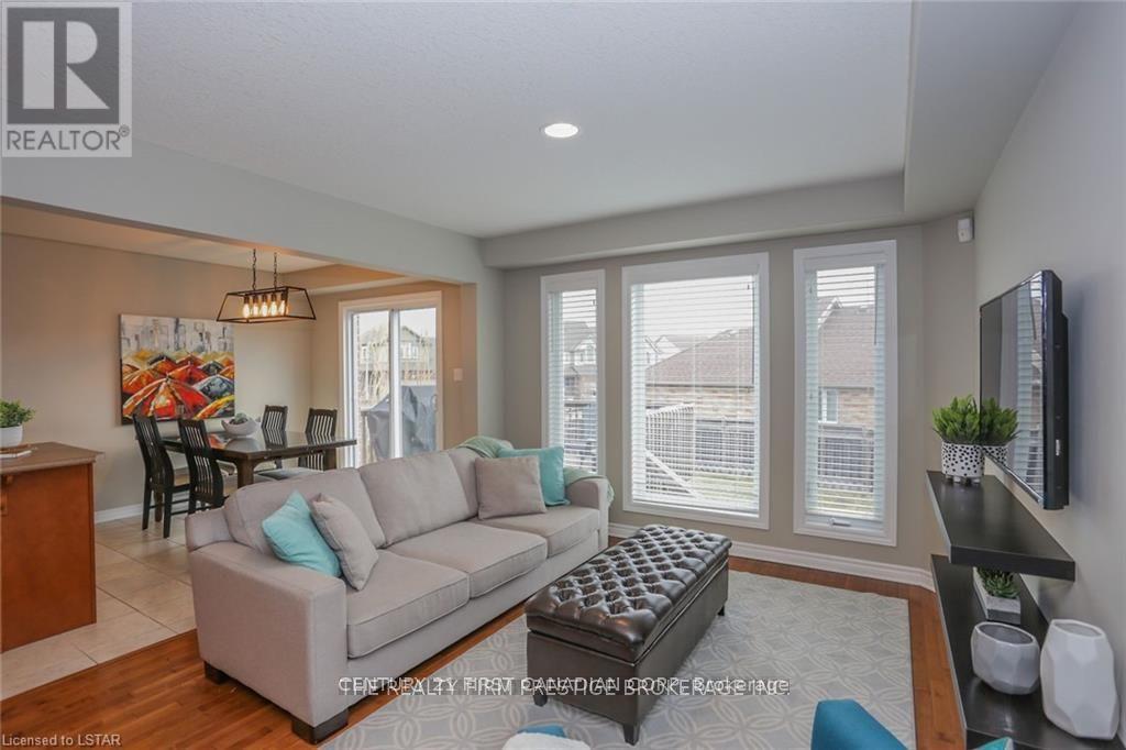 950 Oakcrossing Road — photo 11