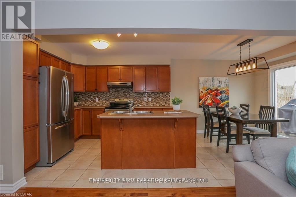 950 Oakcrossing Road — photo 12