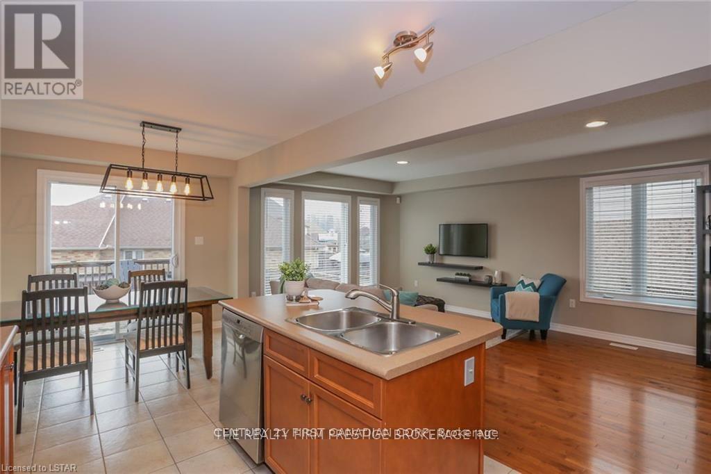 950 Oakcrossing Road — photo 14