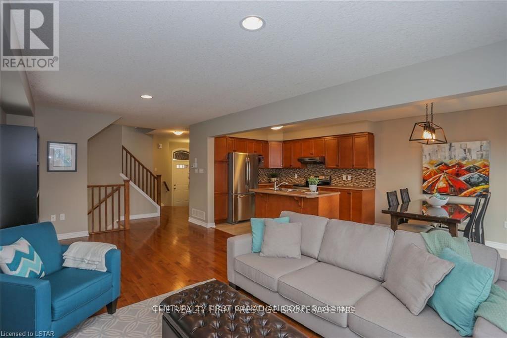 950 Oakcrossing Road — photo 18
