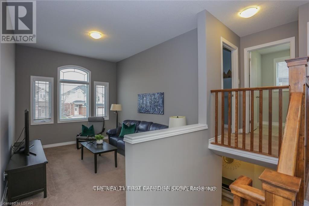 950 Oakcrossing Road — photo 19