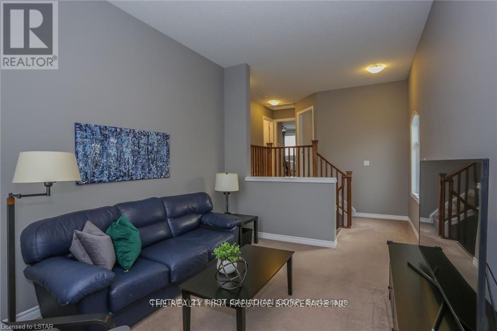 950 Oakcrossing Road — photo 21