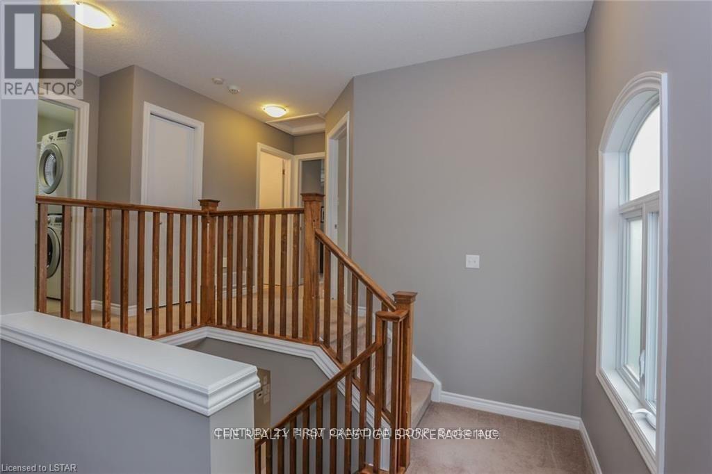 950 Oakcrossing Road — photo 22