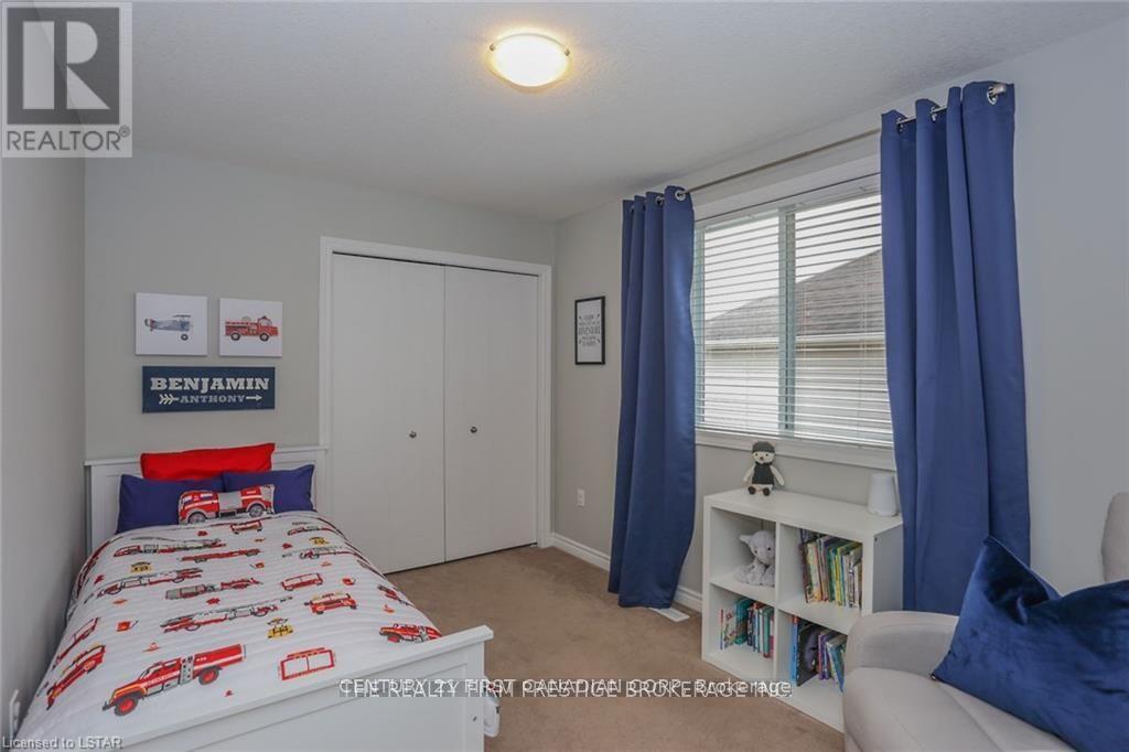 950 Oakcrossing Road — photo 28