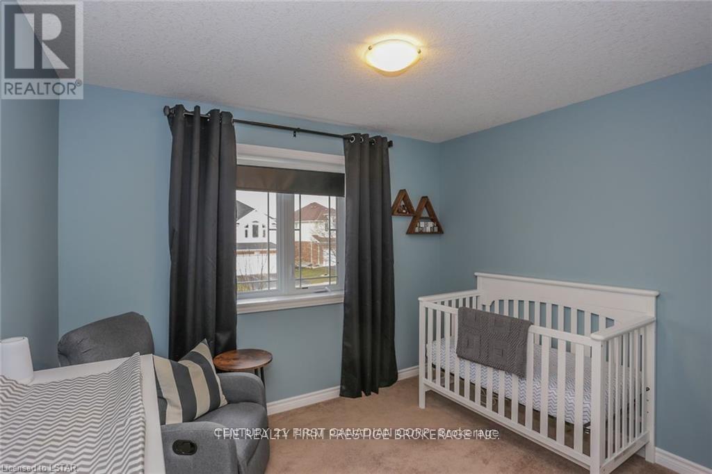 950 Oakcrossing Road — photo 30