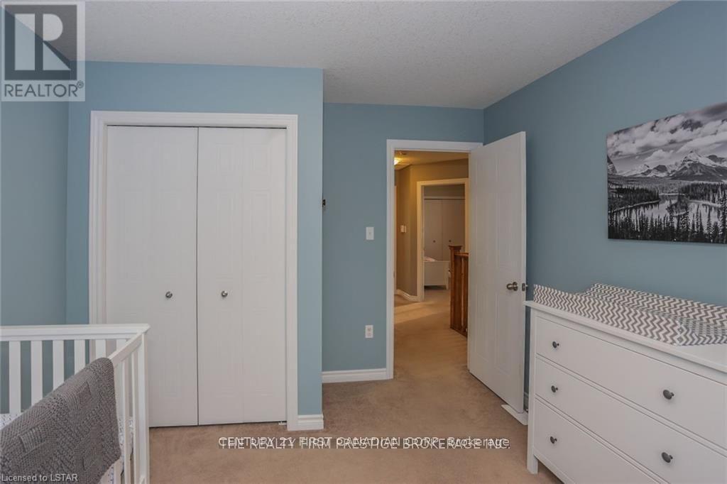 950 Oakcrossing Road — photo 31