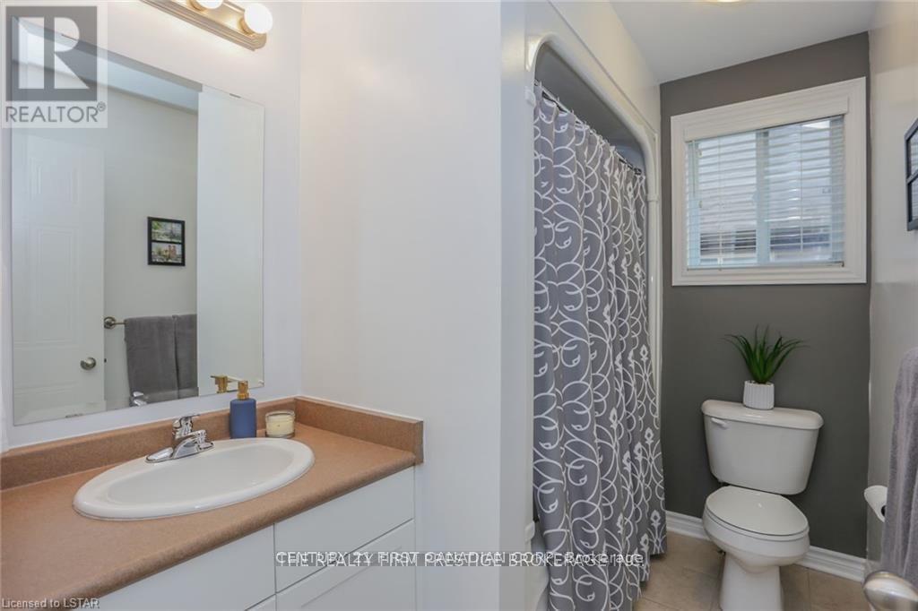 950 Oakcrossing Road — photo 32