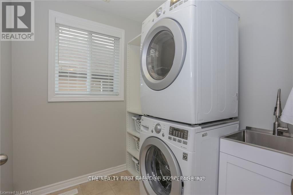 950 Oakcrossing Road — photo 33