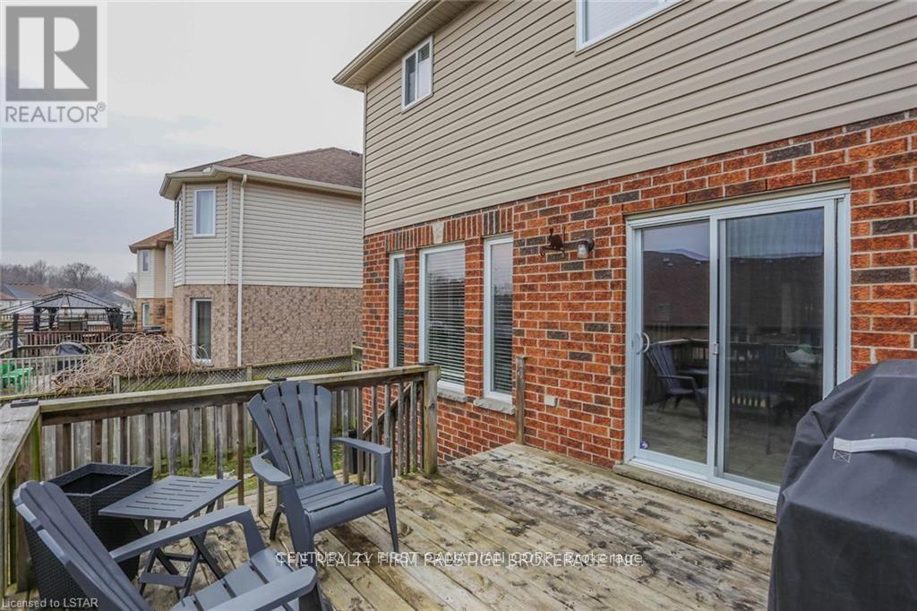 950 Oakcrossing Road — photo 35