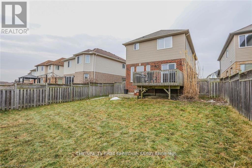 950 Oakcrossing Road — photo 37