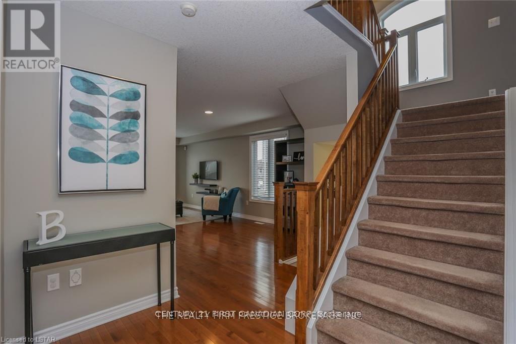 UPPER - 950 OAKCROSSING ROAD, London North (North M) — photo 6