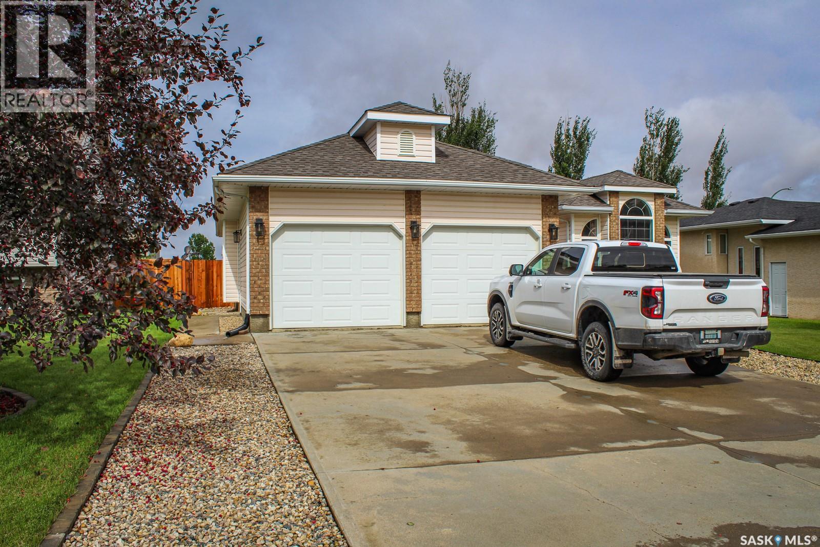 510 Park AVENUE E, Melfort — photo 2