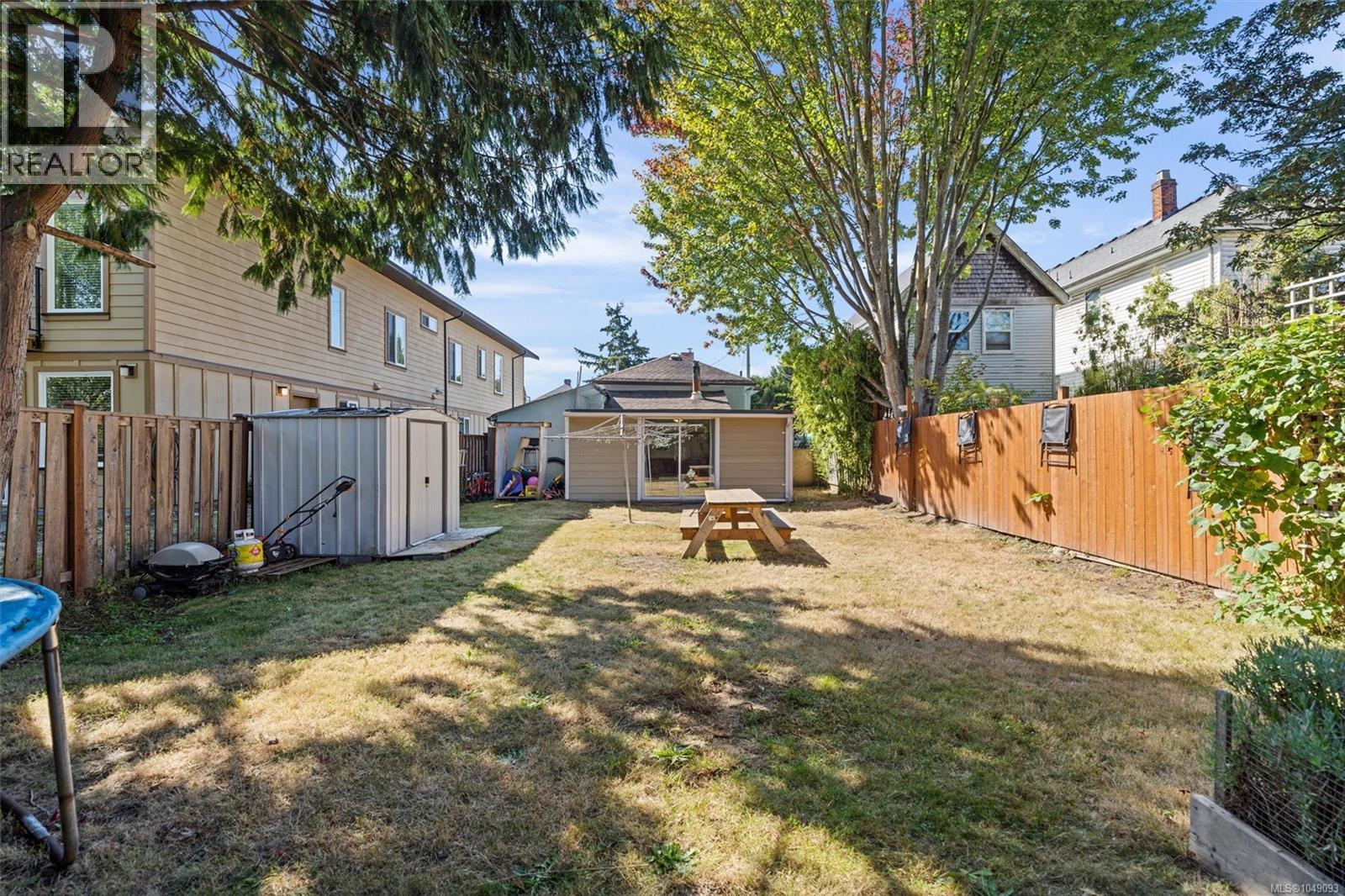 1122 North Park St - Image 32