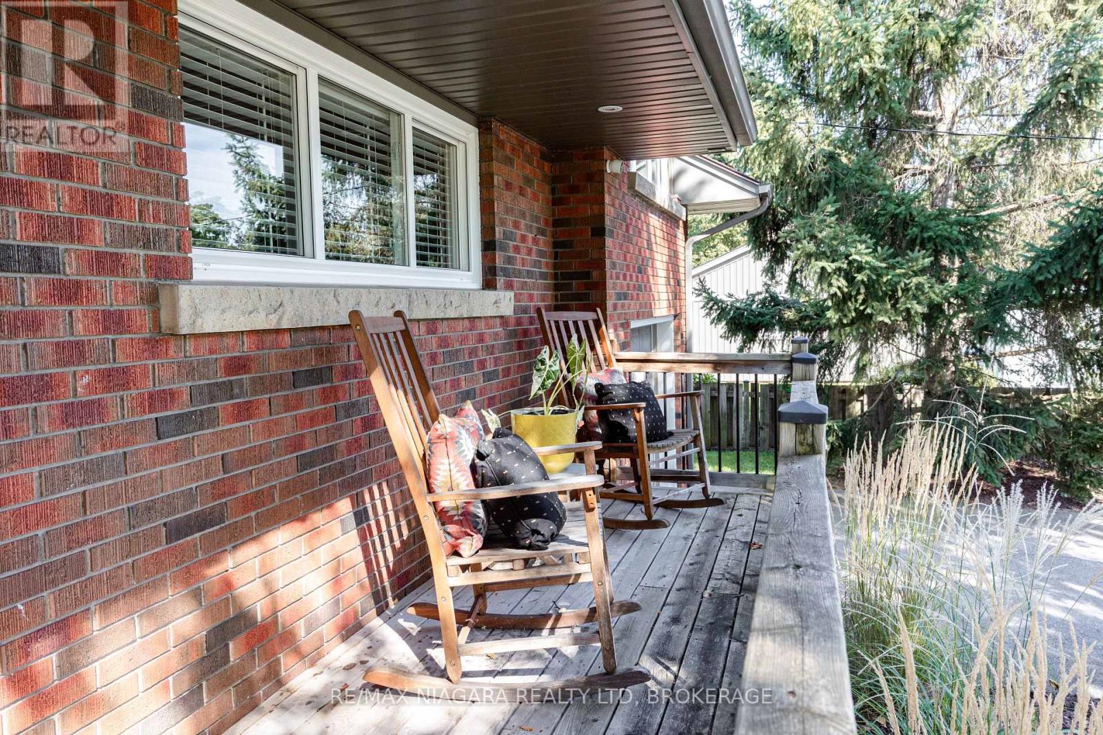 9 YOUNGBLUT AVENUE, St. Catharines (Vine/Linwell) — photo 3