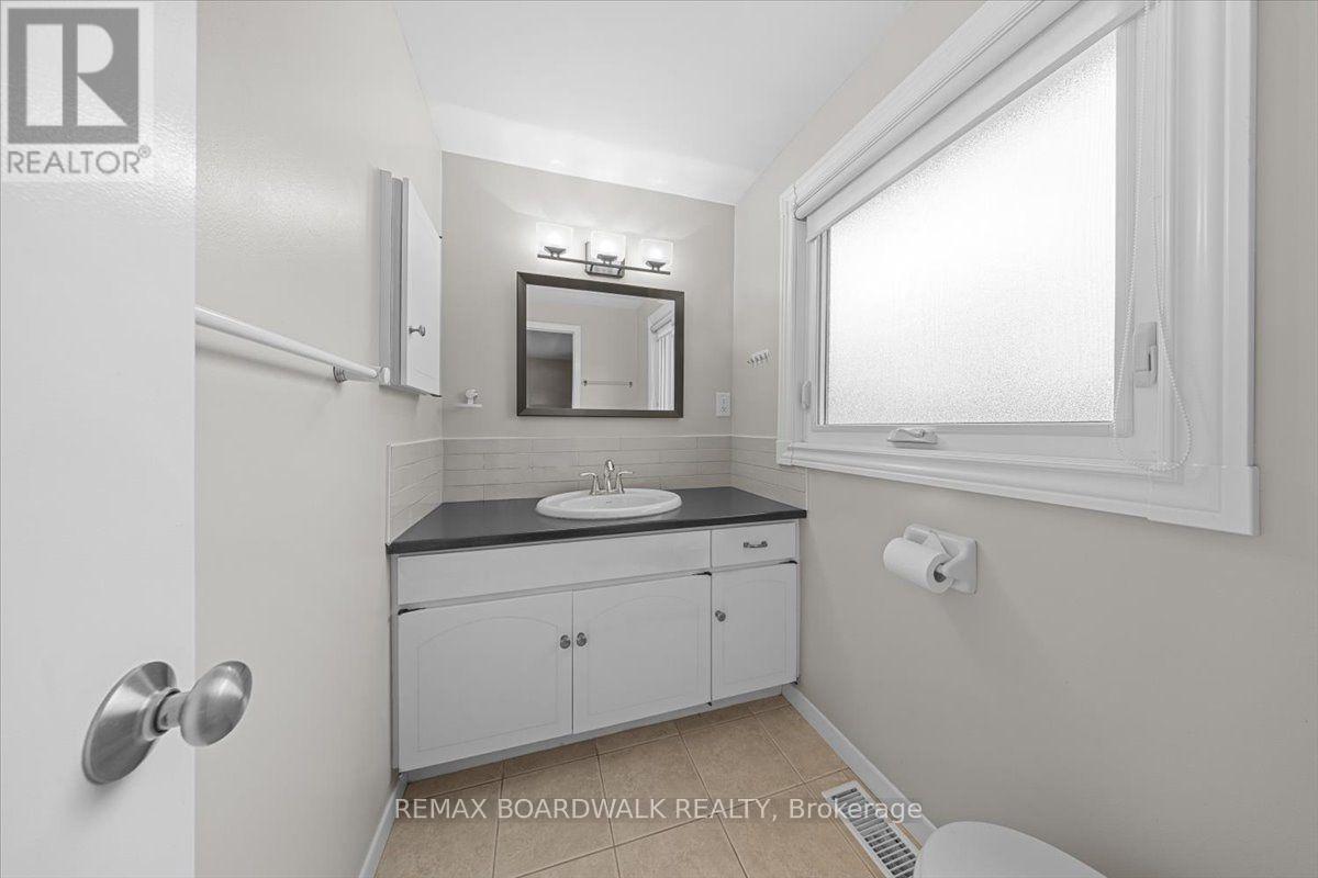 4 Bed, 3 Bath House for Sale in Ottawa – 84 WESTPARK DRIVE, Ottawa – MLS# X13766372 - Image 21