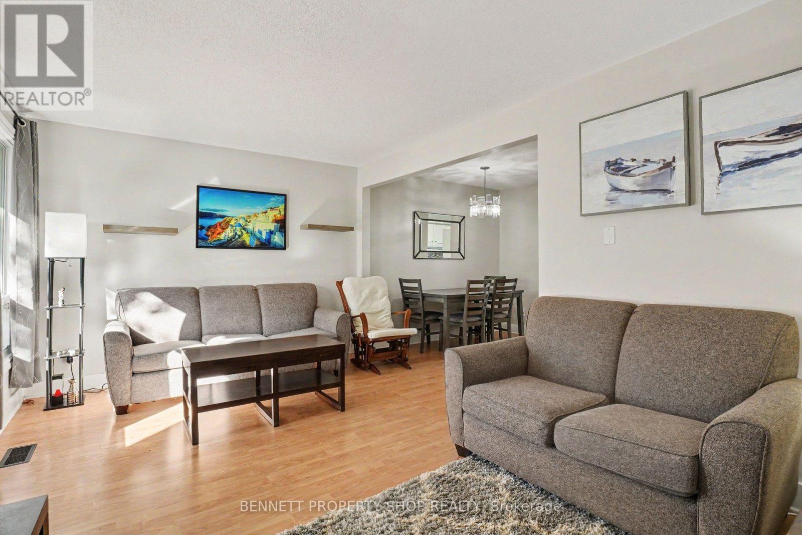 #39 3411 PAUL ANKA DRIVE - 2