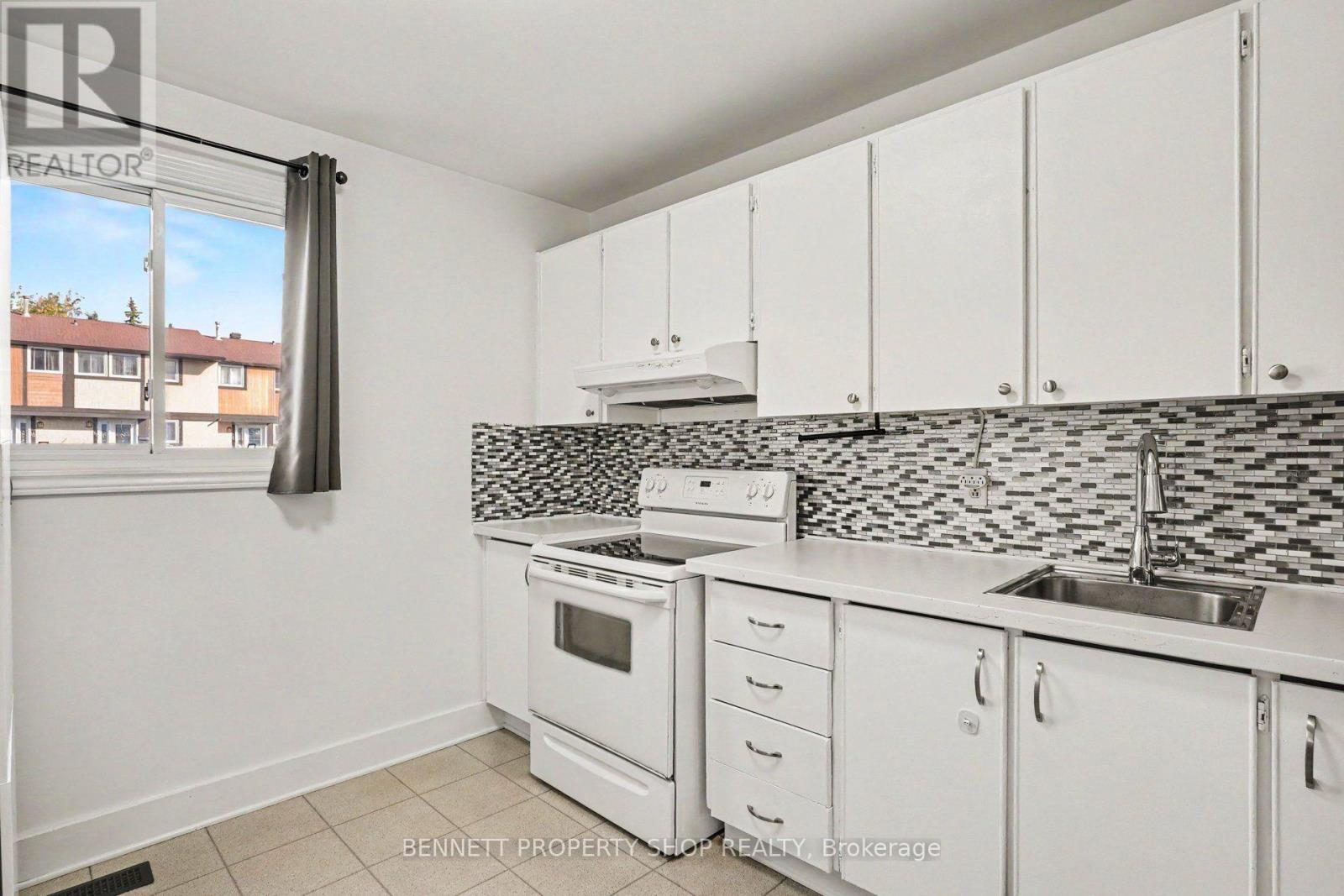 #39 3411 PAUL ANKA DRIVE - 6