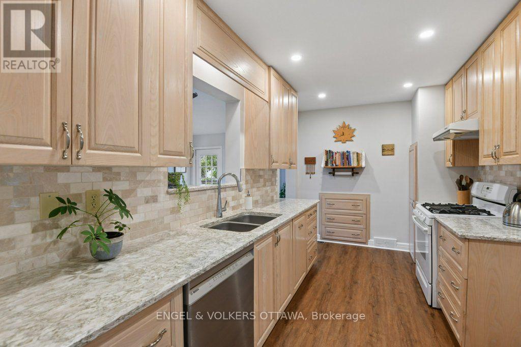 3 Bed, 2 Bath House for Sale in Ottawa – 514 HIGHCROFT AVENUE, Ottawa – MLS# X13766586 - Image 11