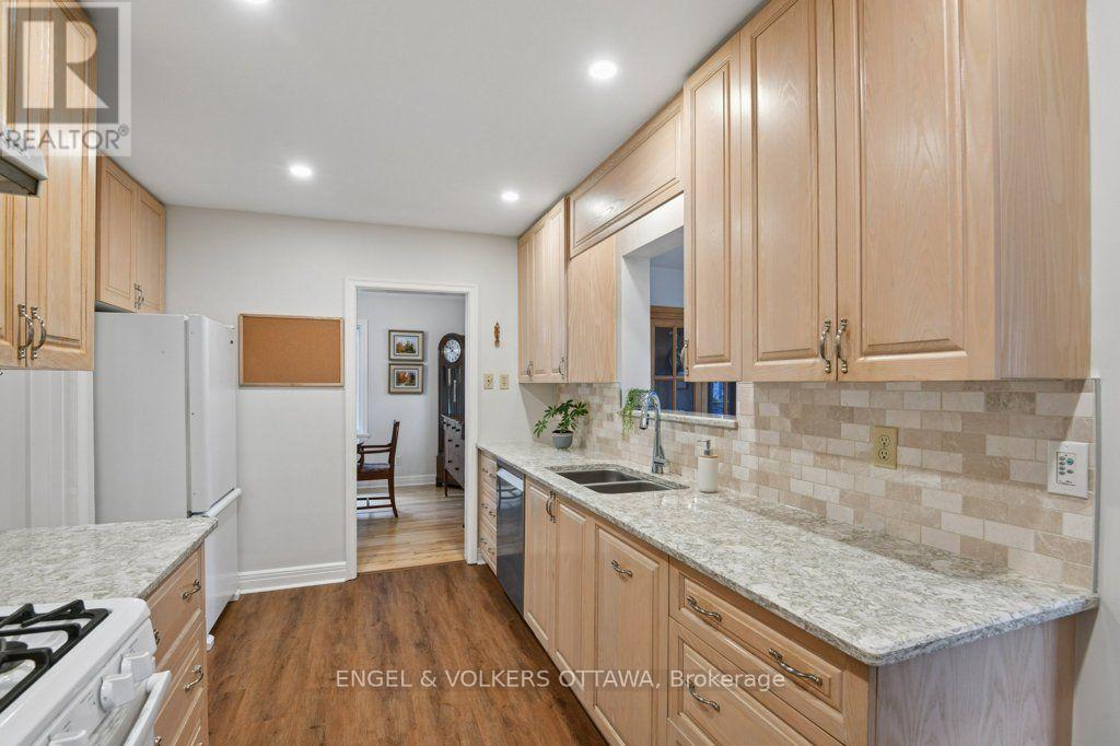 3 Bed, 2 Bath House for Sale in Ottawa – 514 HIGHCROFT AVENUE, Ottawa – MLS# X13766586 - Image 12