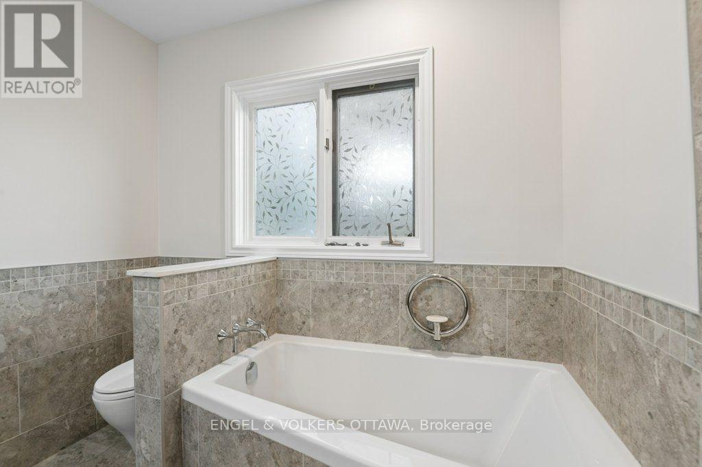 3 Bed, 2 Bath House for Sale in Ottawa – 514 HIGHCROFT AVENUE, Ottawa – MLS# X13766586 - Image 24