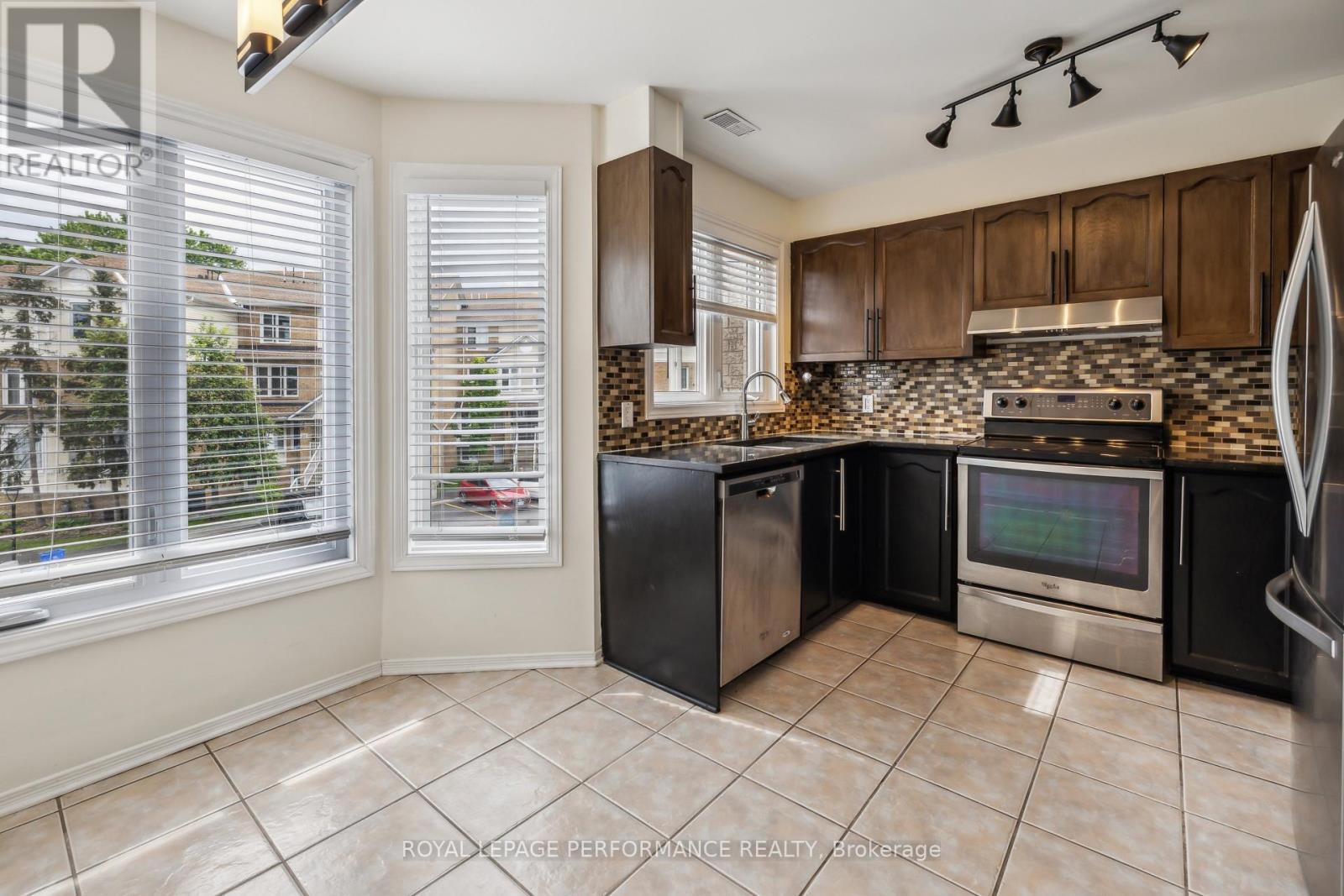 1668 LOCKSLEY LANE - 11