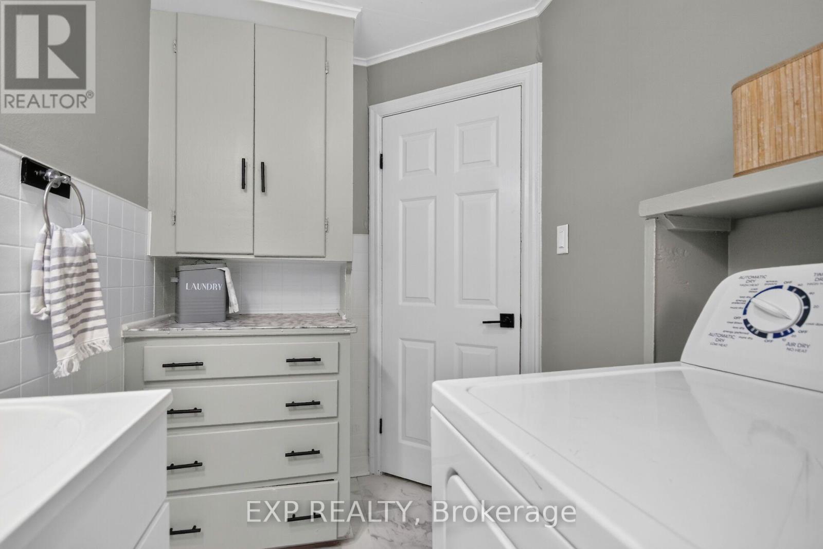 86 DANIEL STREET N - Image 16