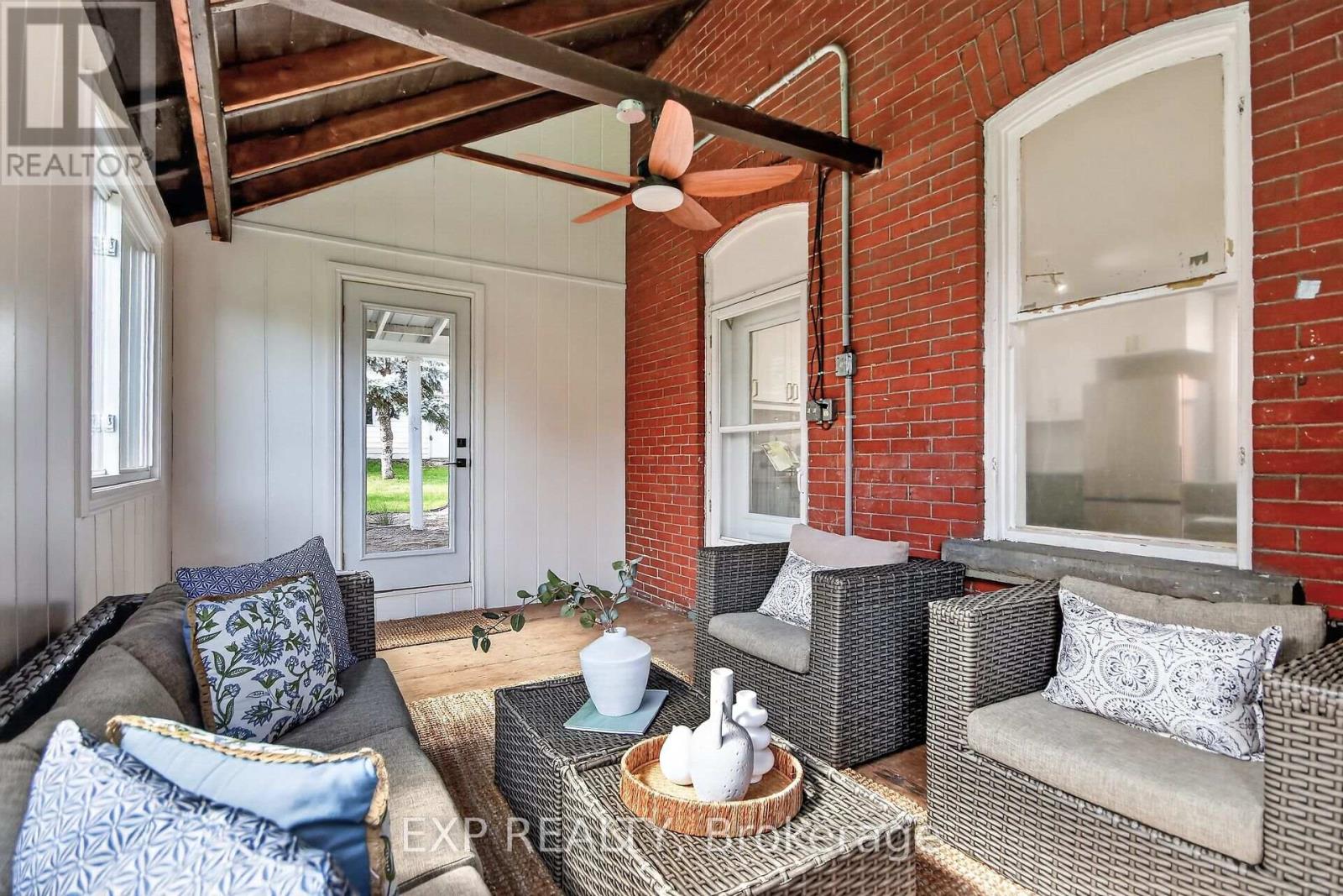 86 DANIEL STREET N - Image 38