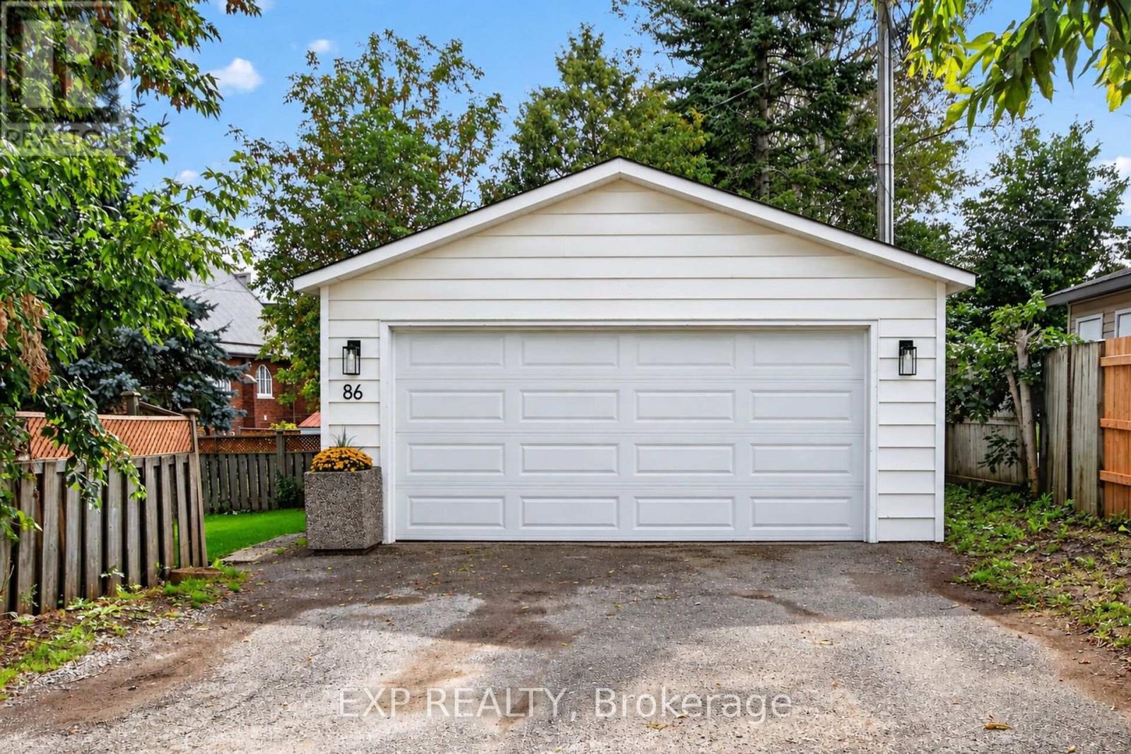 86 DANIEL STREET N - Image 44