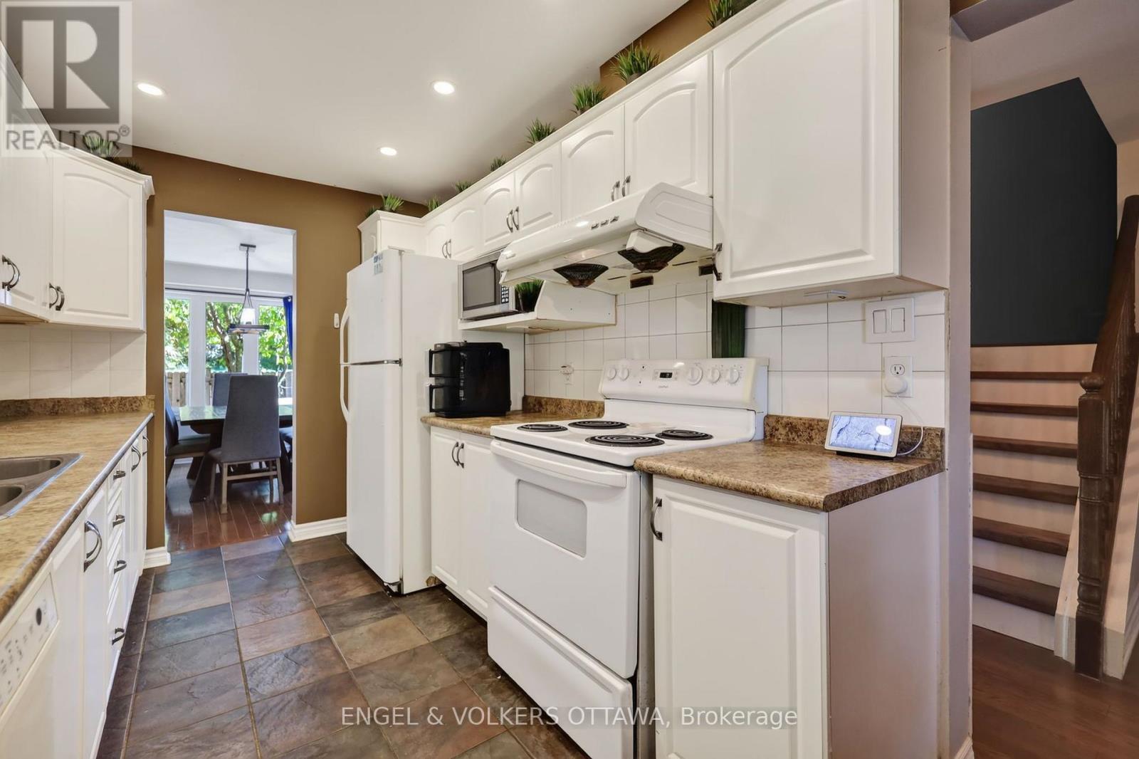 9 STREAMWOOD LANE - 7
