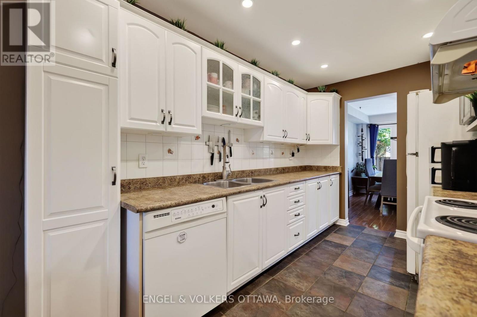 9 STREAMWOOD LANE - 8