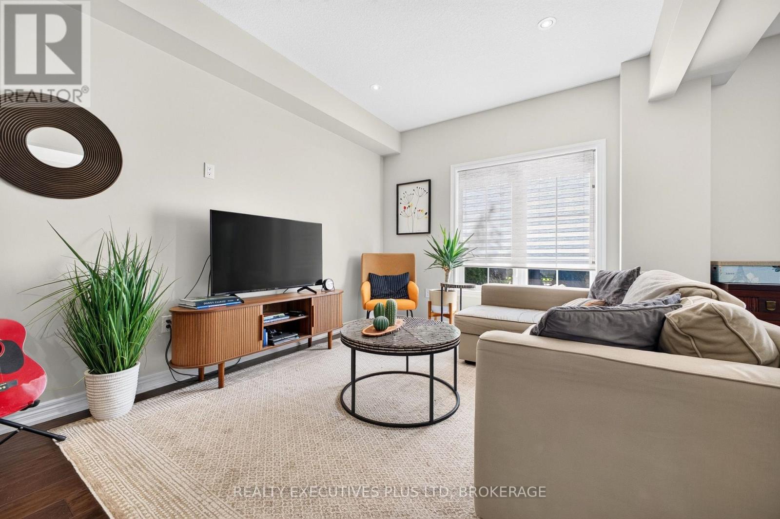 #9 43 KERMAN AVENUE - 12